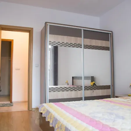 Apartment East Airport *